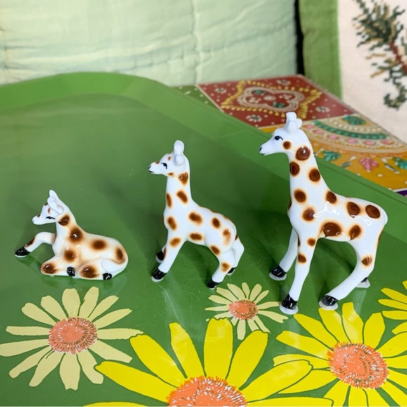 Miniature Giraffe Trio - Picture 3 of 5